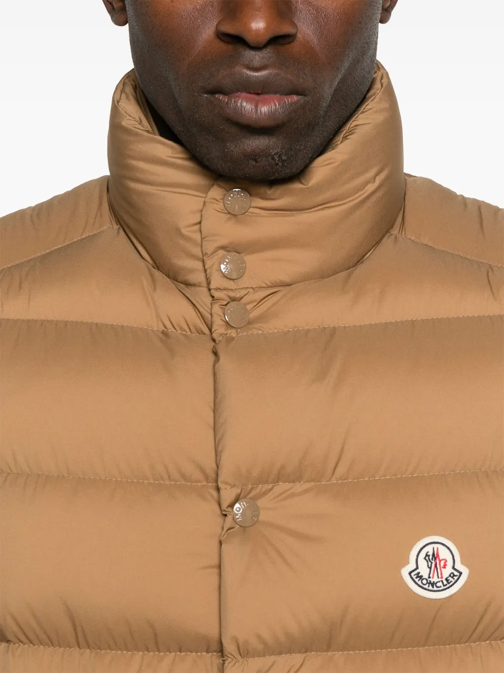 Moncler Gewatteerde bodywarmer met knoopsluiting Beige