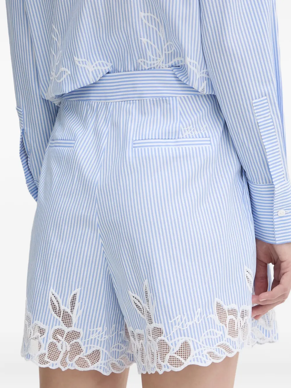 Karl Lagerfeld Gestreepte shorts met kanten afwerking 1UO BLUE