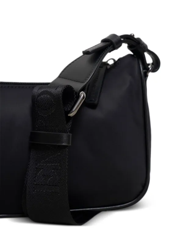 Emporio Armani ロゴプレート ショルダーバッグ | ブラック | FARFETCH JP
