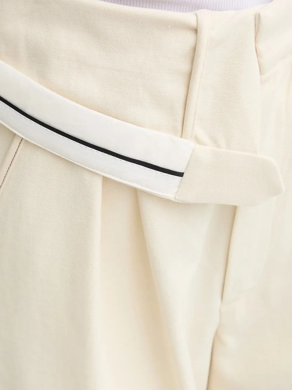 ALOHAS Broek met geplooid vlak Beige