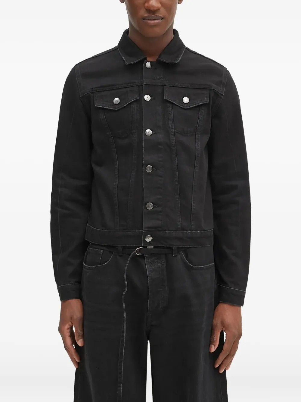 button-fastening denim jacket