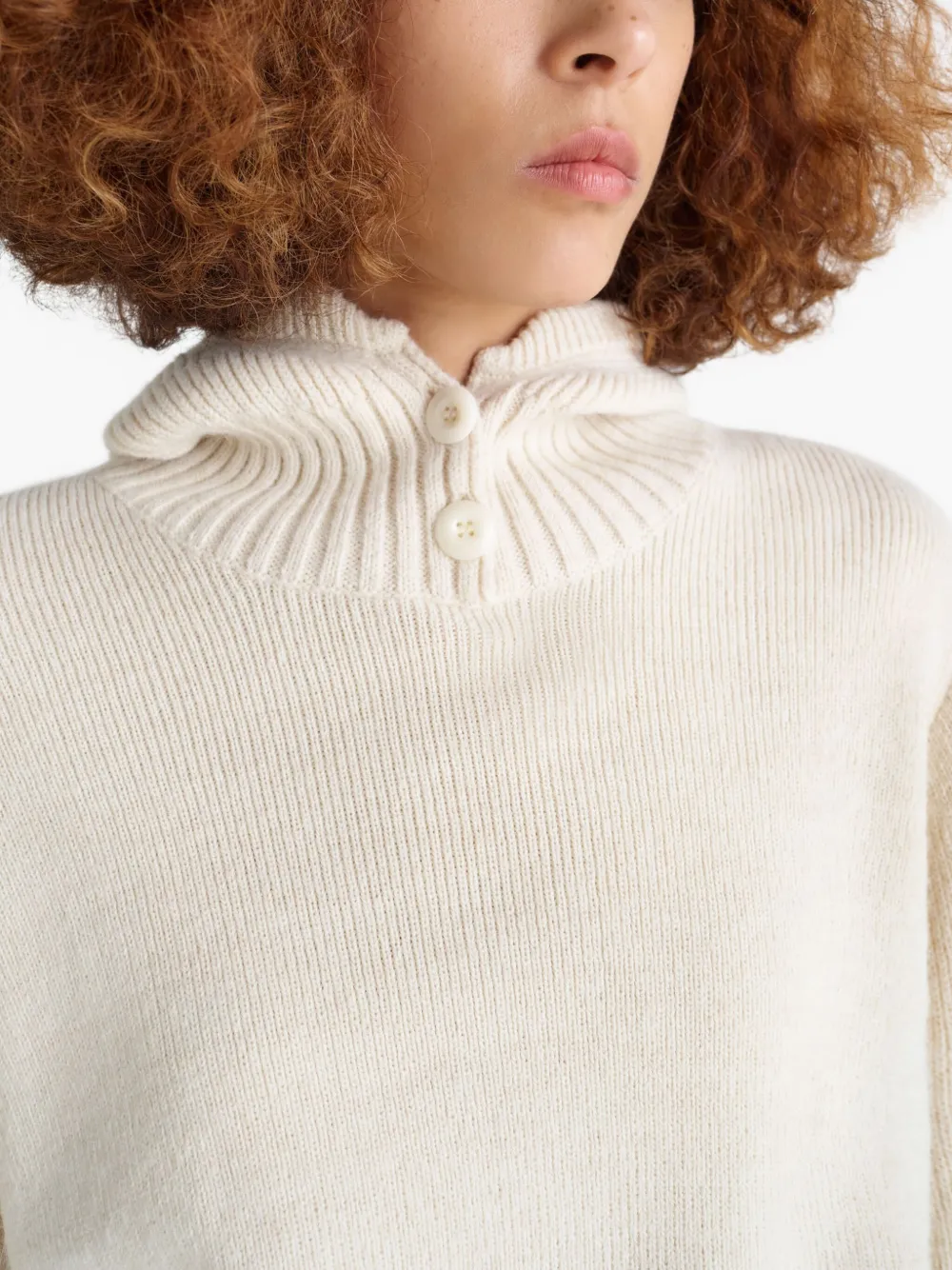 LEMAIRE Ribgebreide trui met knopen Beige