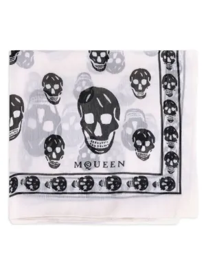 ALEXANDER McQUEEN スカル柄マフラー　美品 ALEXANDER MCQUEEN スカル柄マフラー（ALEXANDER McQUEEN