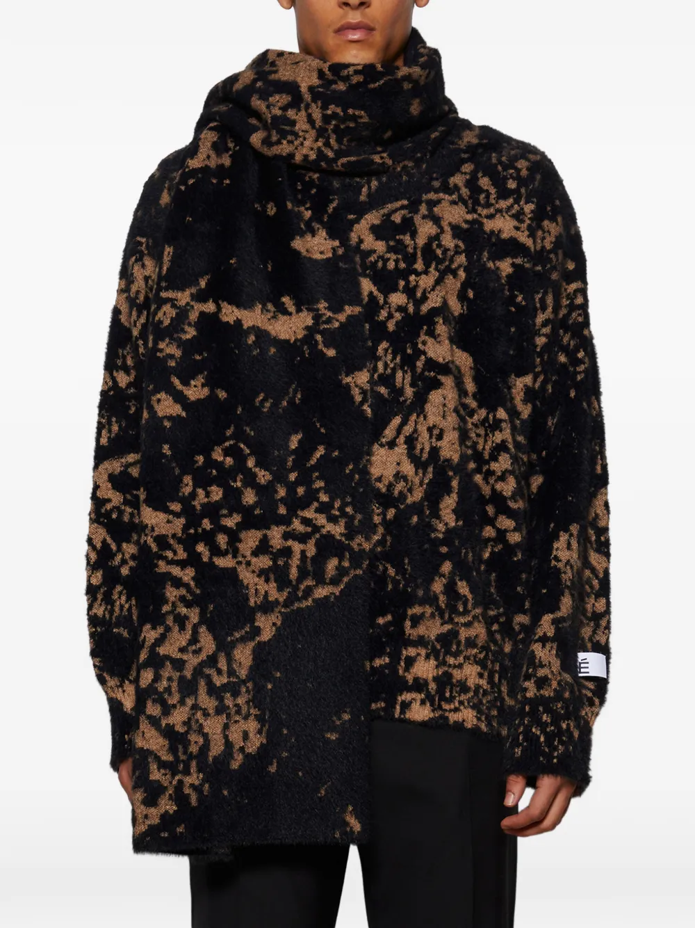 Etudes Studio X Claire Tabouret Patterned Scarf In Black