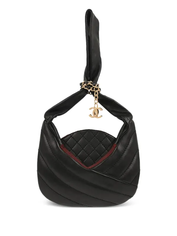 Chanel Pre-owned 2003 Quilted Leather Shoulder Bag in Black