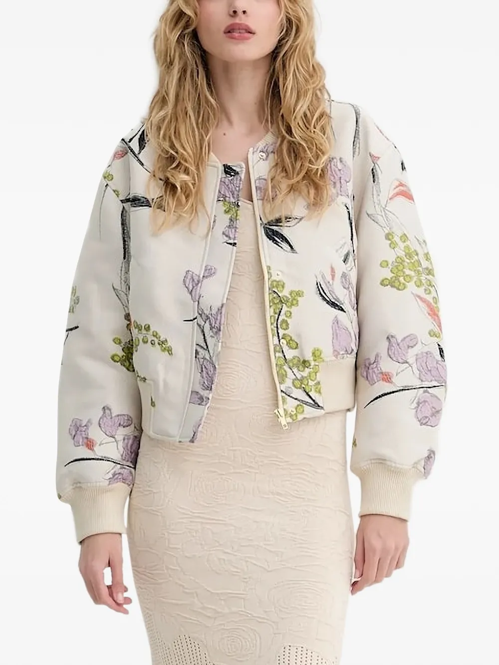 Stine Goya Bomberjack met geborduurde bloemen Beige