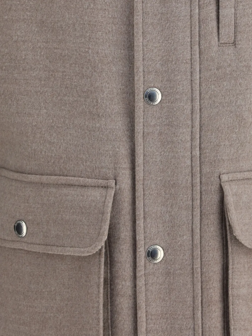 Brunello Cucinelli Jack met klepzak en hoge kraag Beige