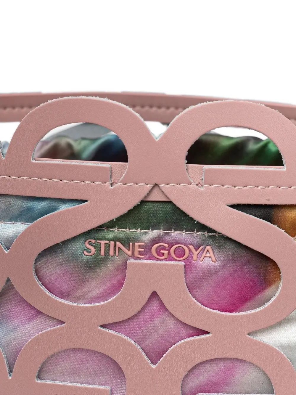 Stine Goya cut-out bucket bag Roze