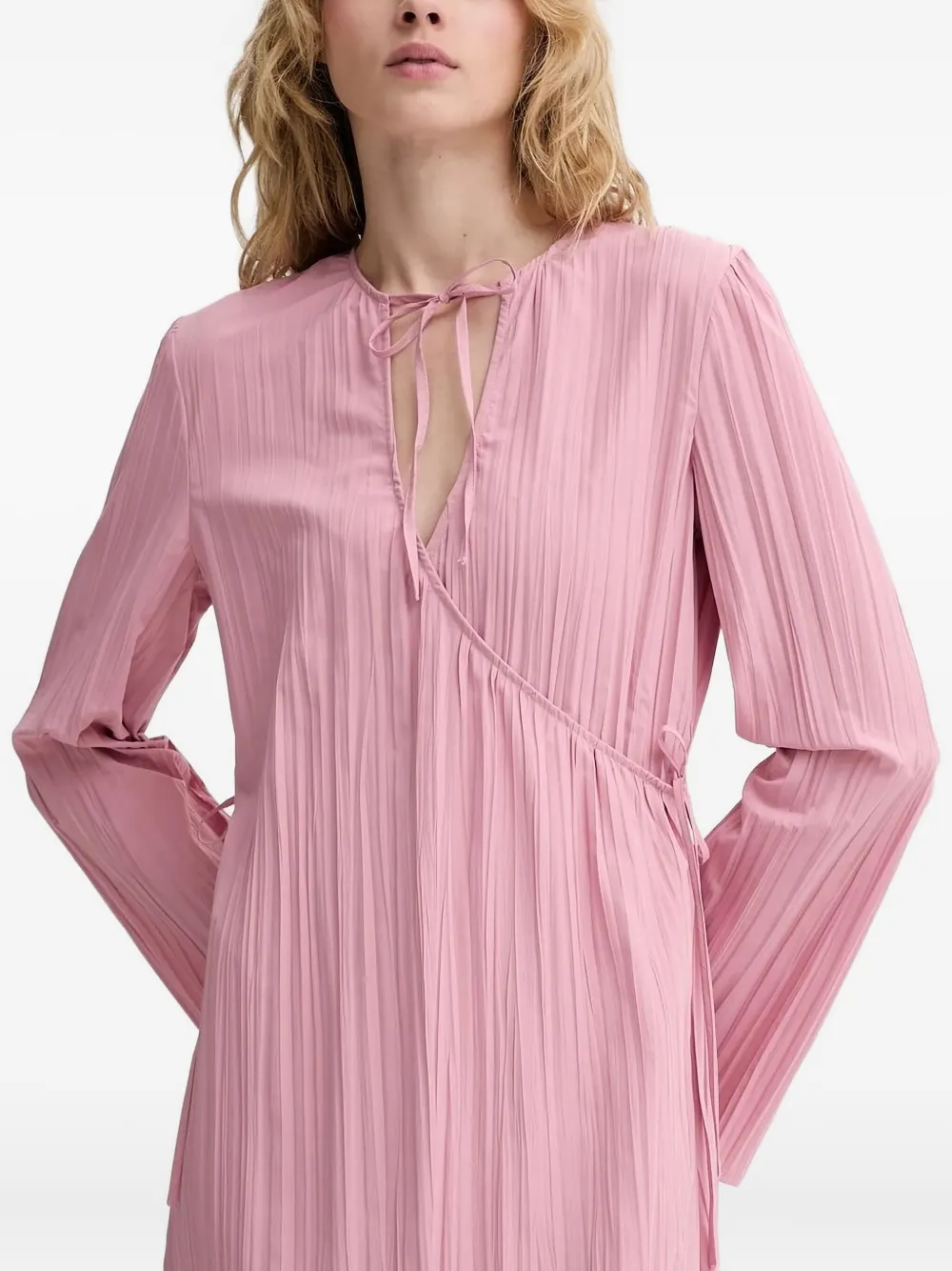 Stine Goya pleated tie-neck midi dress Roze