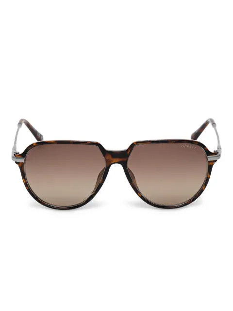 GUESS EYEWEAR lentes de sol con armazón estilo carey