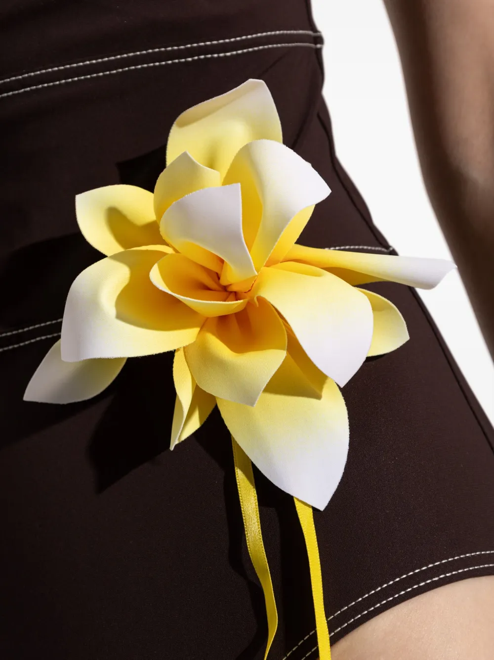 Tory Burch Badpak met halternek en bloemenapplicatie Bruin