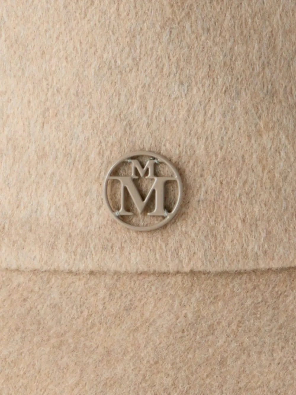 Maison Michel Hoed met logoplakkaat Beige