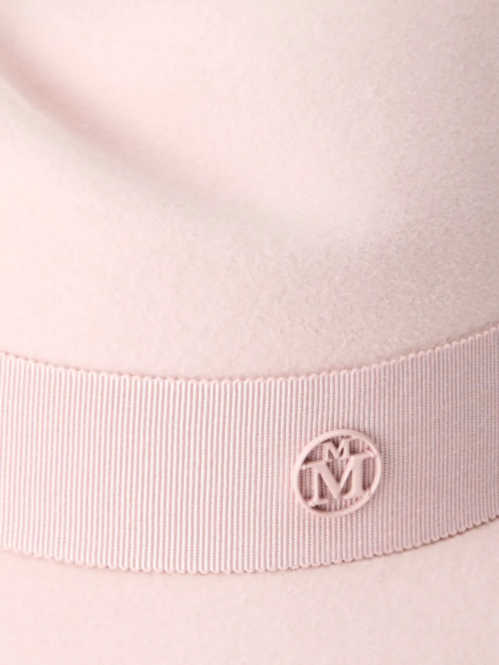 Maison Michel Hoed met logoplakkaat Roze