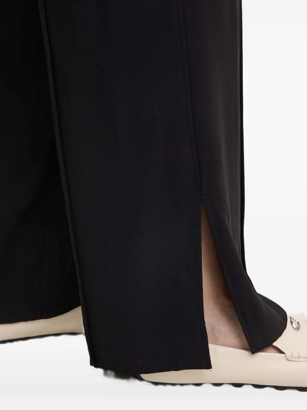 Liviana Conti Broek met naaddetail Zwart