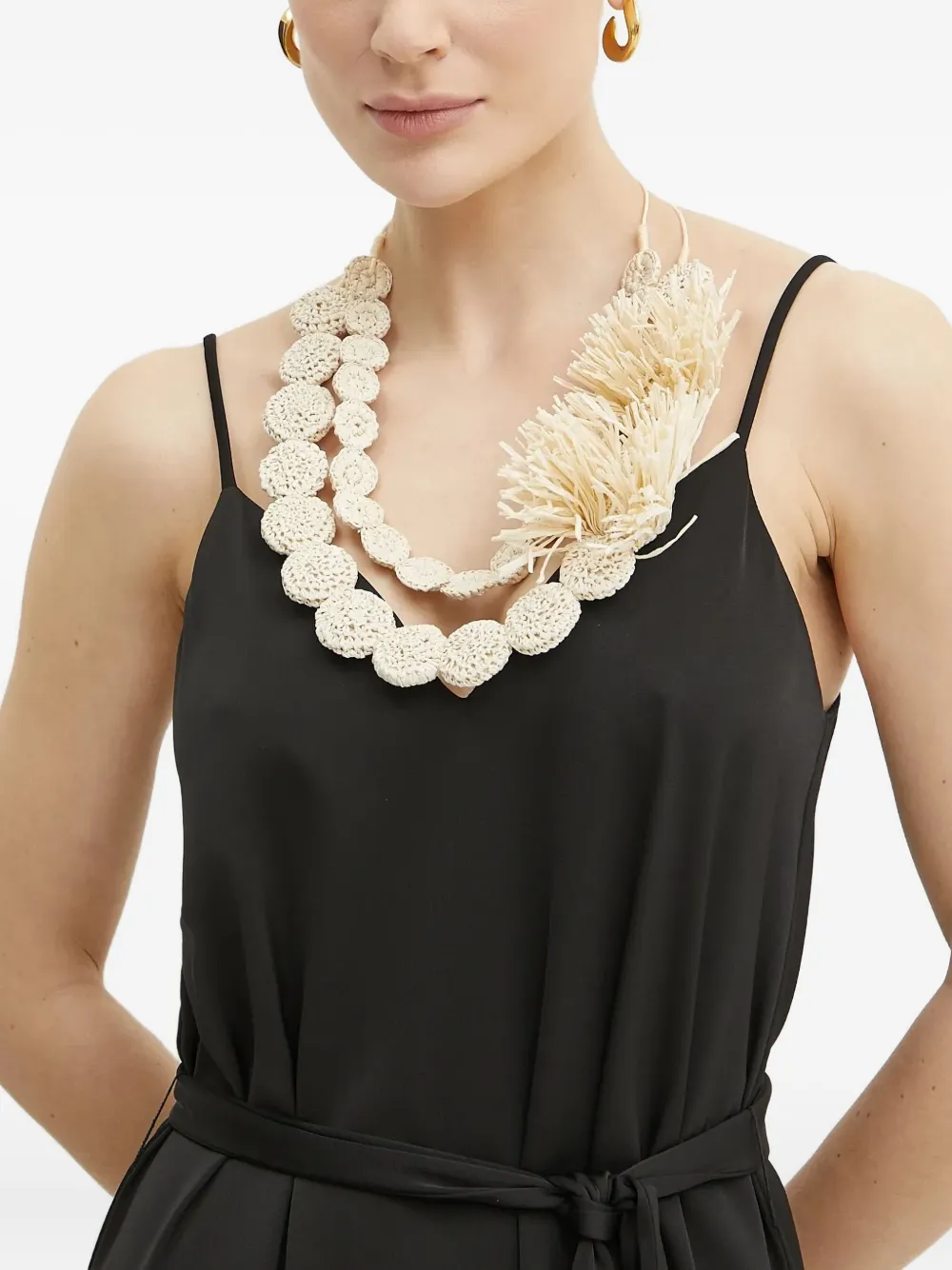 Liviana Conti Double-Turn フリンジ ネックレス - ニュートラル Liviana Conti Double-Turn フリンジ ネックレス - ニュートラル