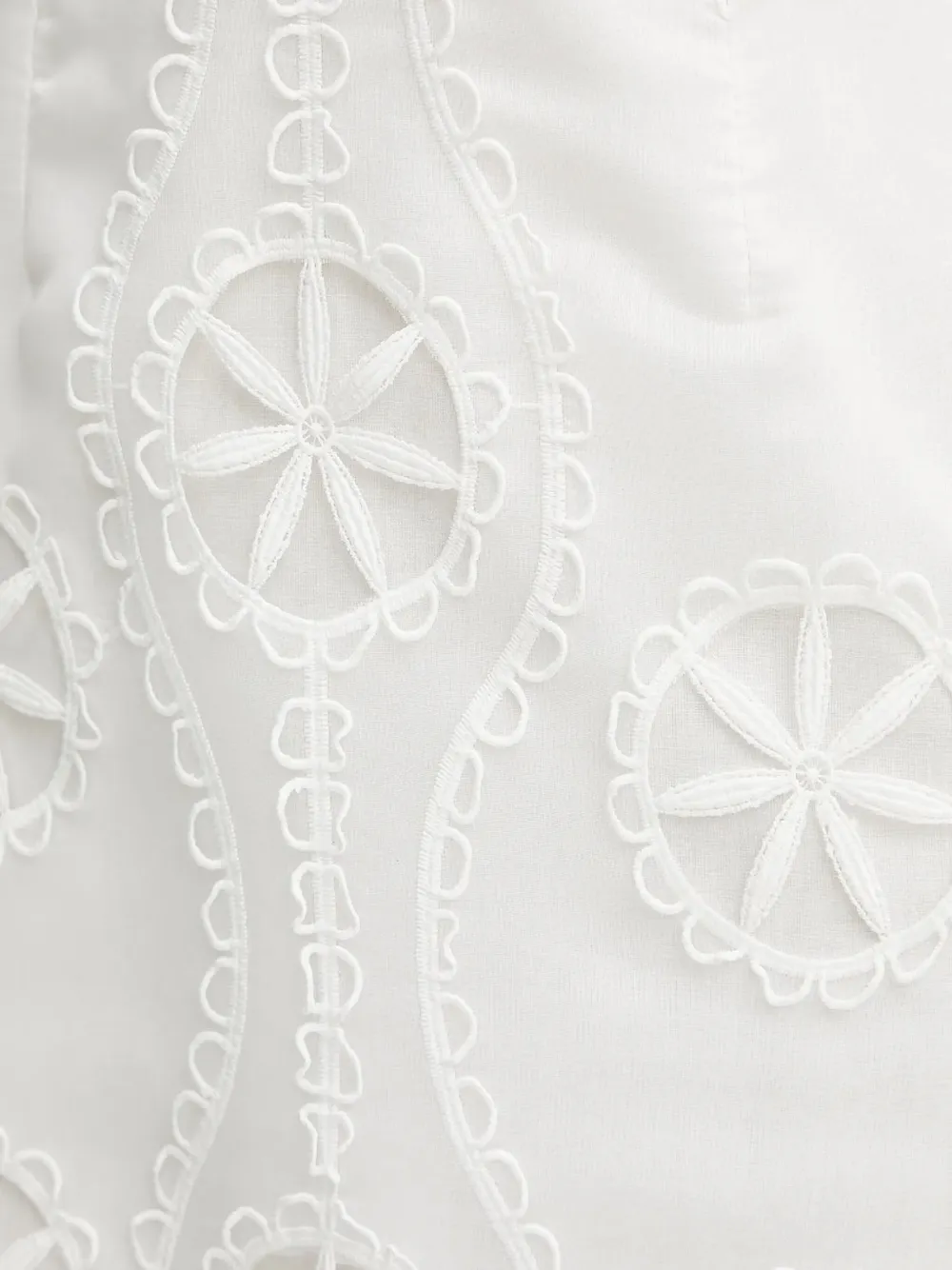 Bardot Loressa mini-jurk met bloemenkant en uitgesneden details Wit