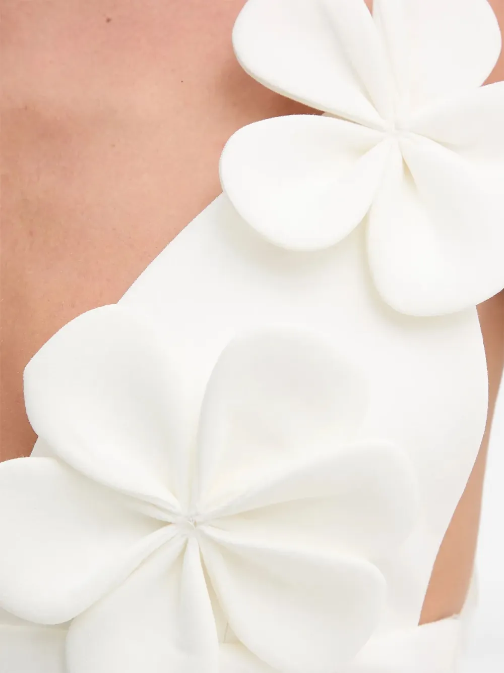 Bardot Ingrid Fitted Flower Top In White
