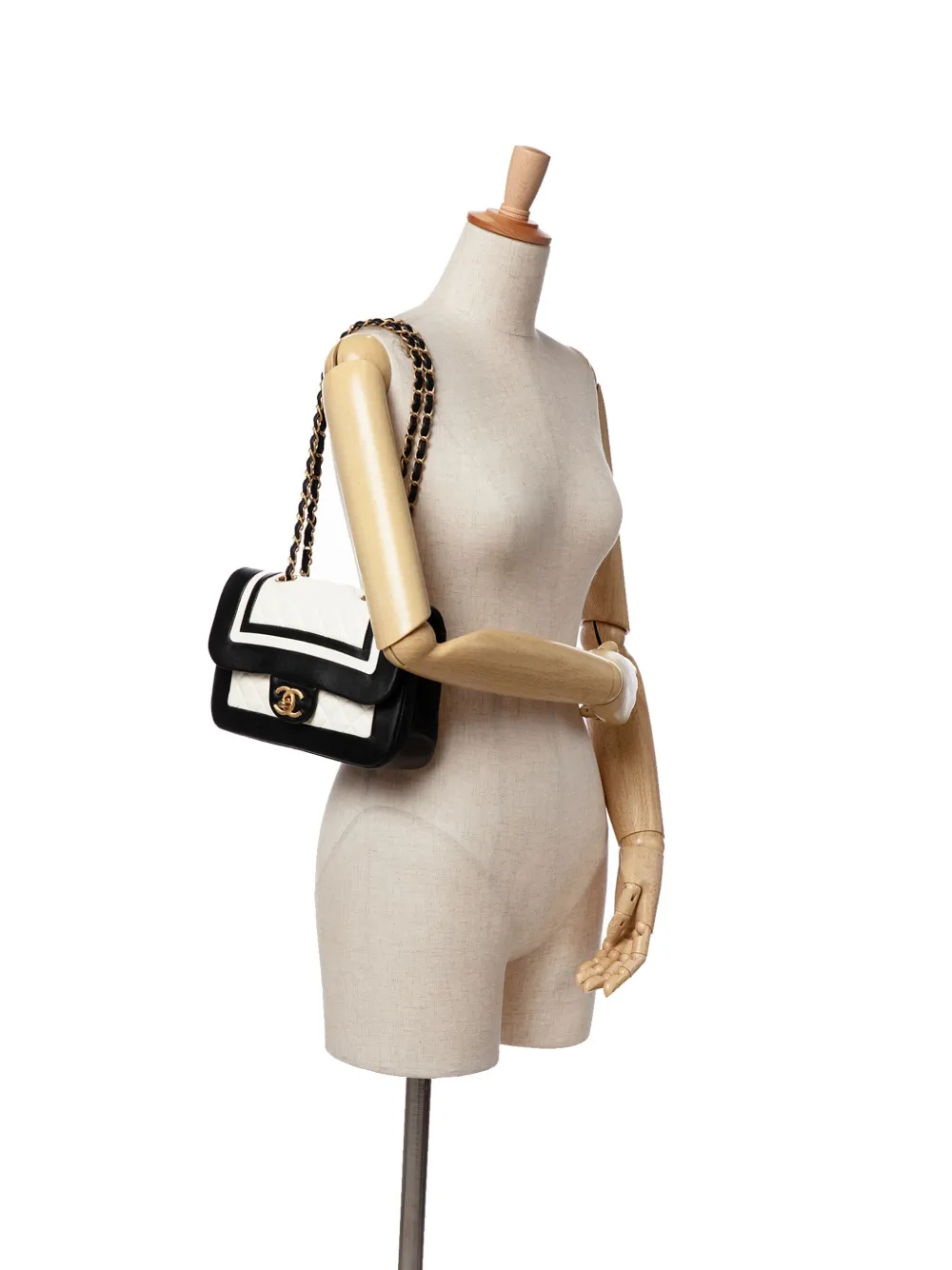 Pre-owned Chanel 2017-2018 Paris Cosmopolite Small Bicolor Textured Lambskin Flap Shoulder Bag In White