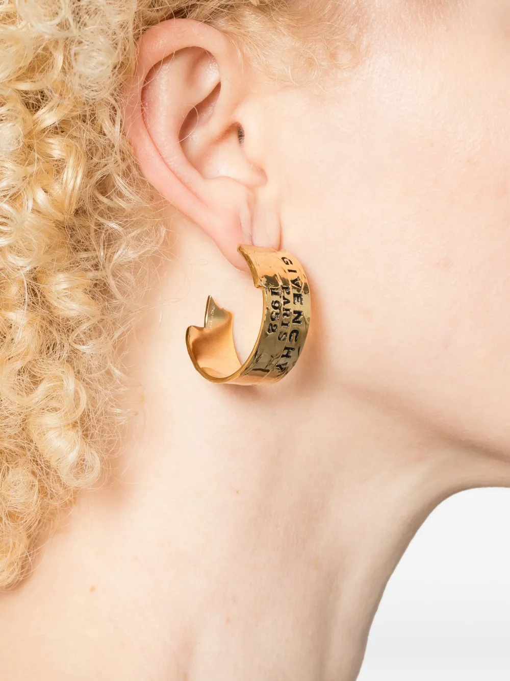 Givenchy logo-engraved hoop earrings - Goud