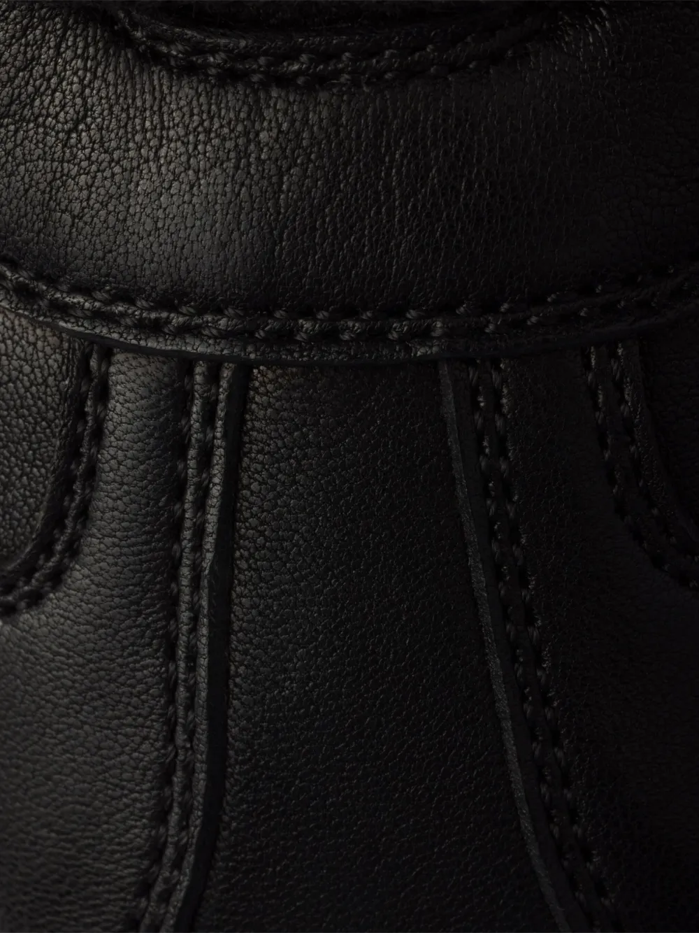 Prada Antiqued sneakers van nappaleer Zwart