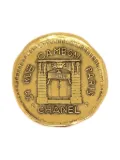 CHANEL Pre-Owned 1990-2000s 31 Rue Cambon brooch - Gold