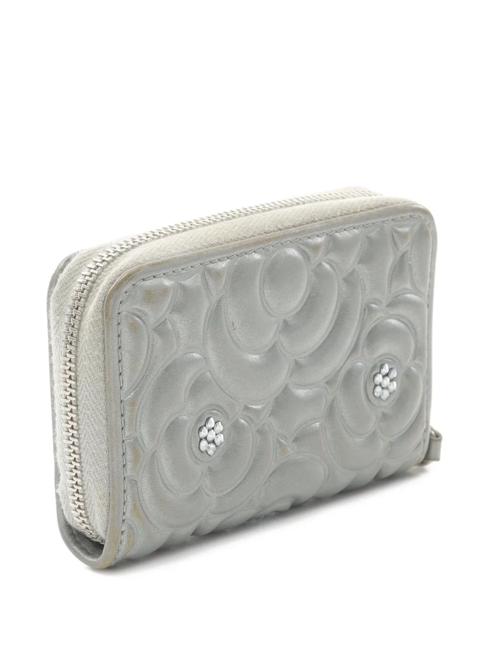 CHANEL Pre-Owned 2017-2018 Camellia embossed zip wallet | Image 2