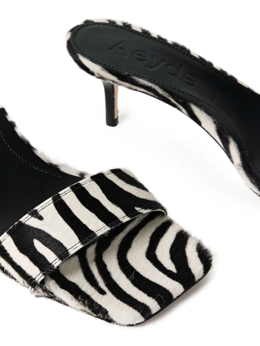 Aeyde Sandalen met zebraprint en hak Zwart