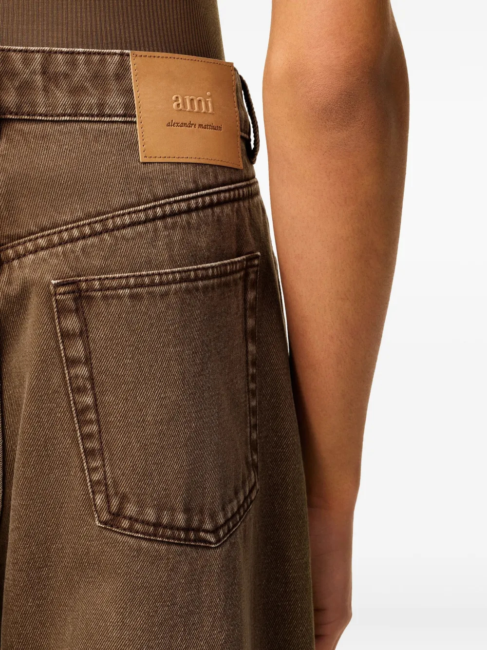 AMI Paris コットン ルーズフィット ジーンズ | ブラウン | FARFETCH JP