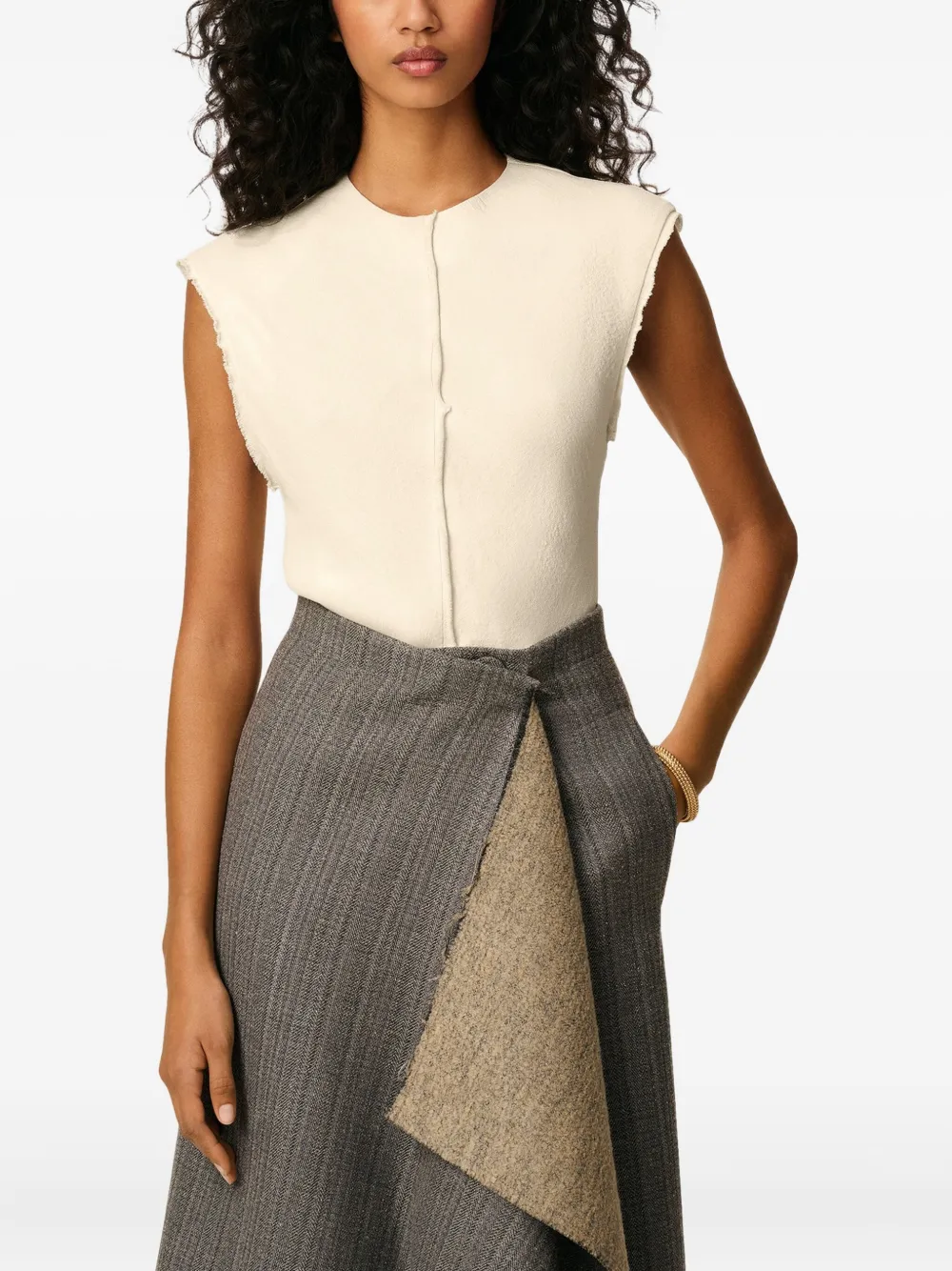 AMI Paris Mouwloze top met gerafelde rand Beige