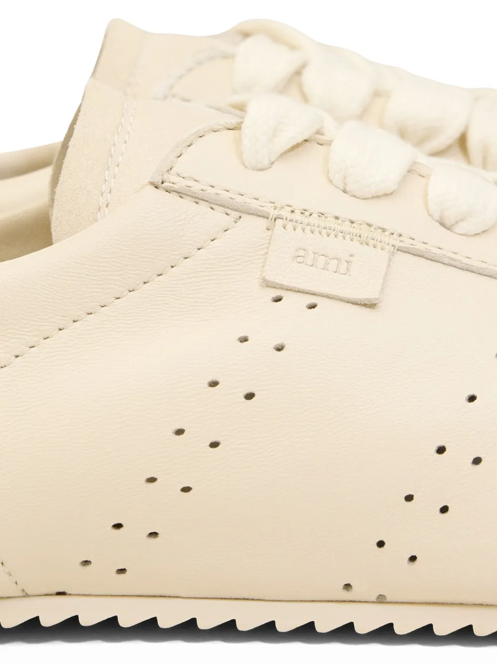 AMI Paris Leren sneakers met geperforeerde details 185 IVORY