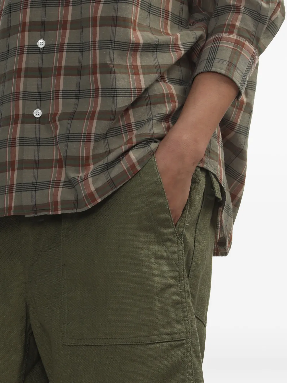 Engineered Garments Shorts met opgestikte zak van katoen-linnenblend Groen