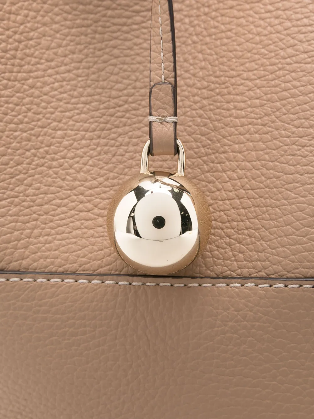 Furla Shopper met bal detail Bruin