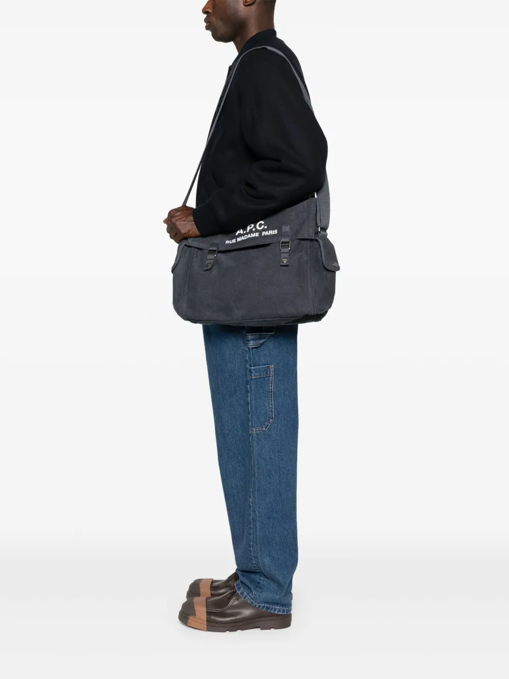A.P.C. logo-print bag | Men | Image 2