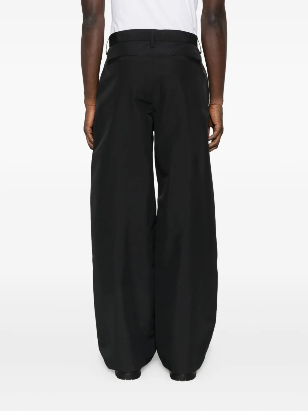 Reese Cooper Clasp-detail Straight-leg Trousers In Black