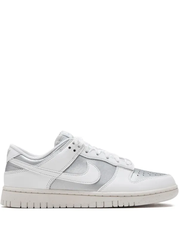 Nike Dunk Low メタリックレザースニーカー | シルバートーン 
