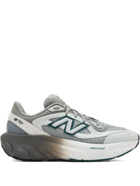 New Balance 프레시 폼 스니커즈