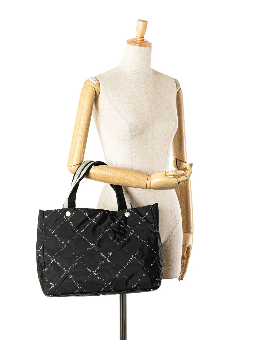 CHANEL Pre-Owned 2000-2002 Old Travel Line Nylon tote bag | Pre-Owned | Image 2