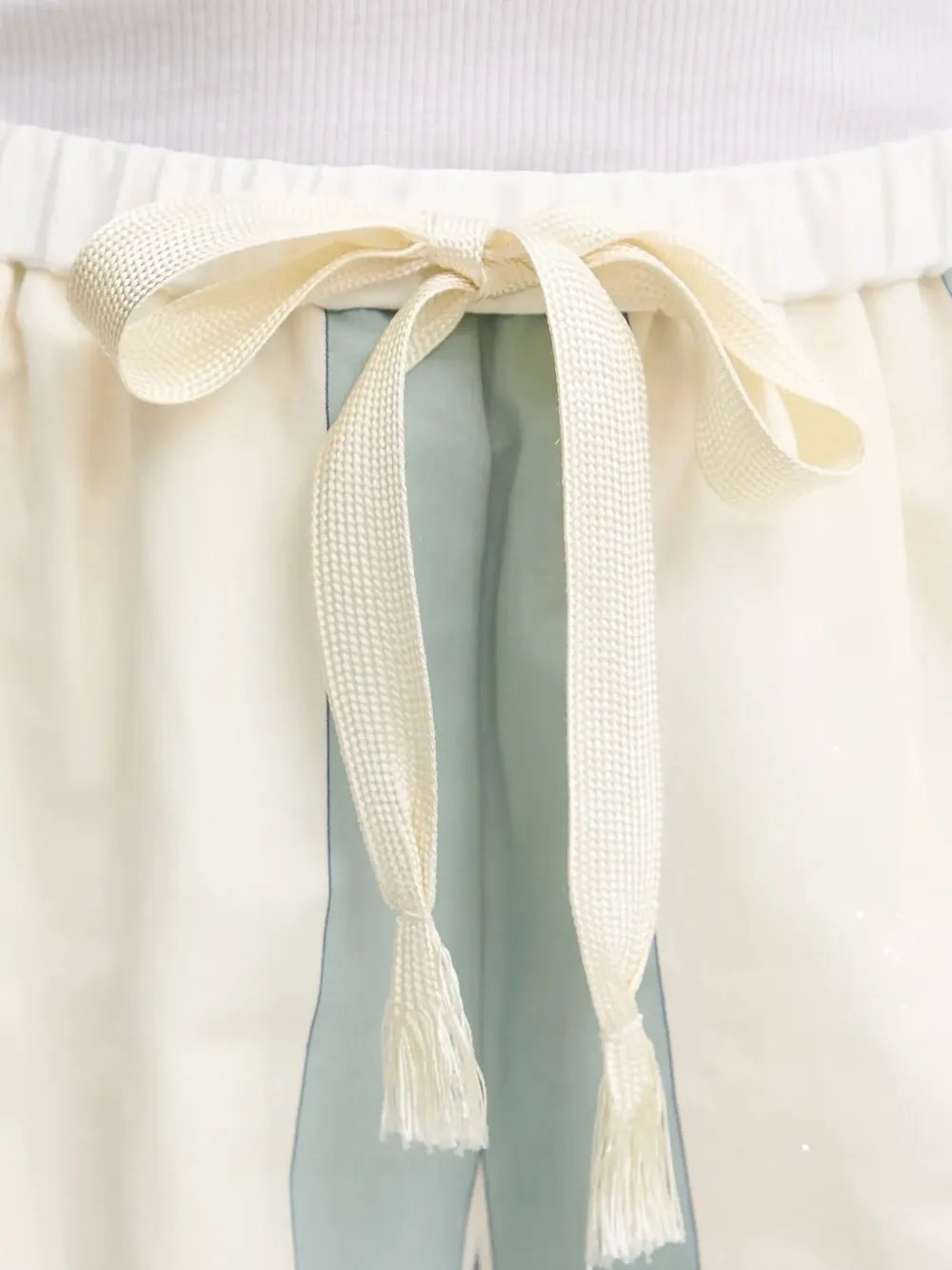 Forte Gestreepte gewelfde shorts Beige