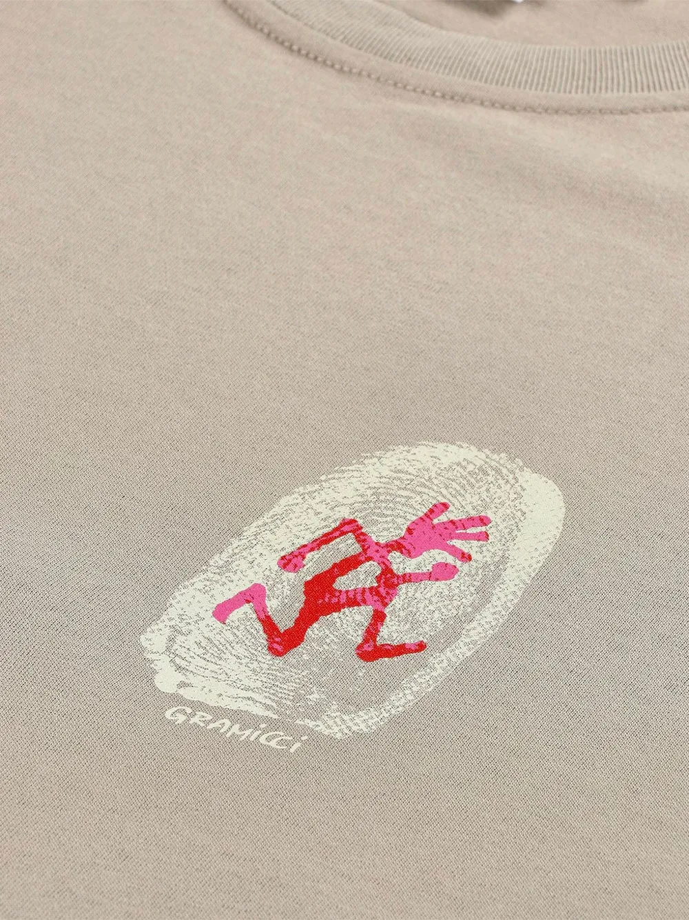 Gramicci T-shirt met grafische print Beige