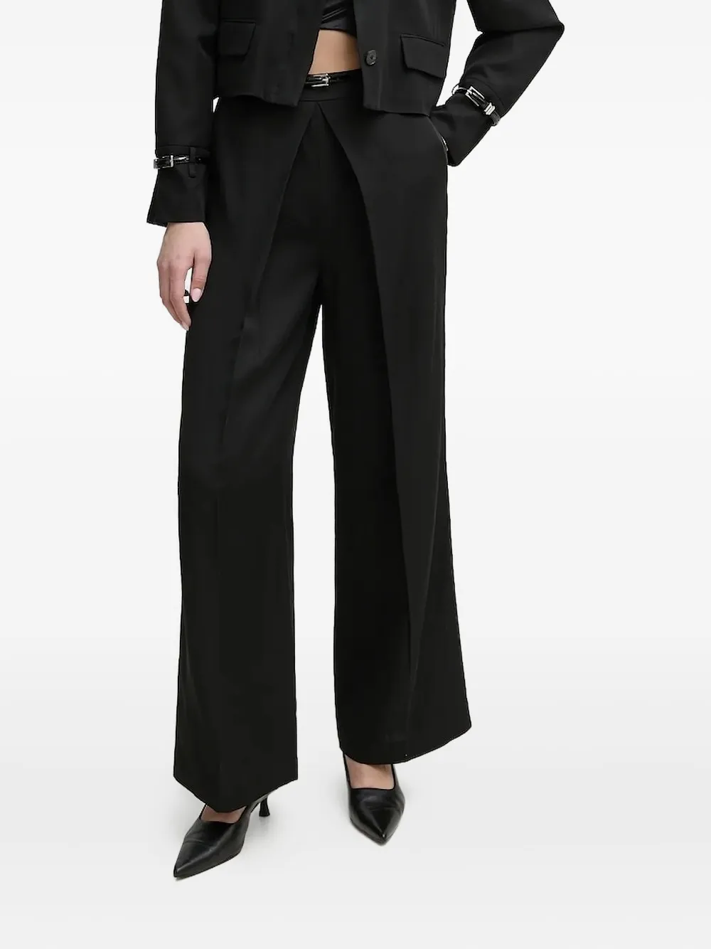 Isabelle Blanche Pleated Buckle-detail Trousers In Black