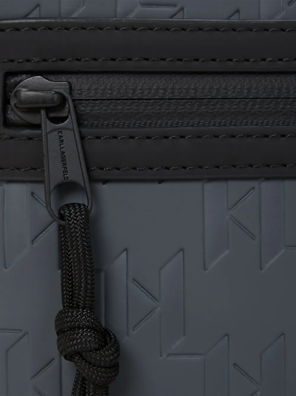 Karl Lagerfeld Camera messengertas met monogram Grijs