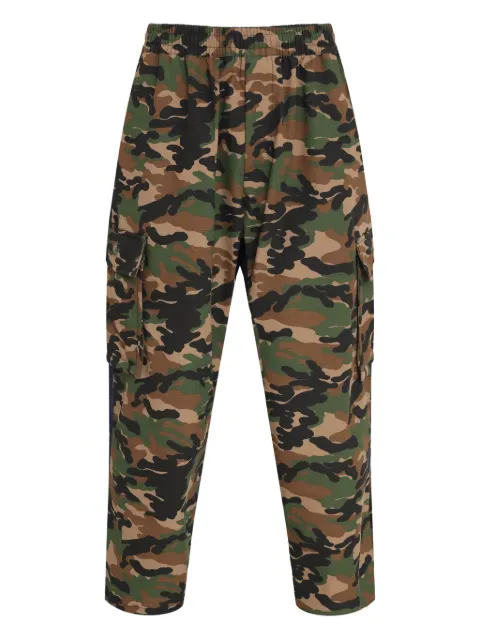 À La Garçonne Calça cargo com recorte camuflado