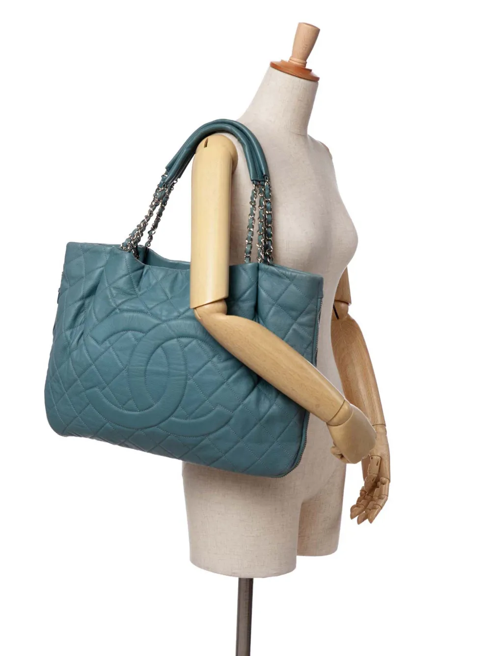 CHANEL Pre-Owned tote de piel caviar capitonada con cierre y diseño extensible 2010-2011 | Estilos de archivo | Image 2