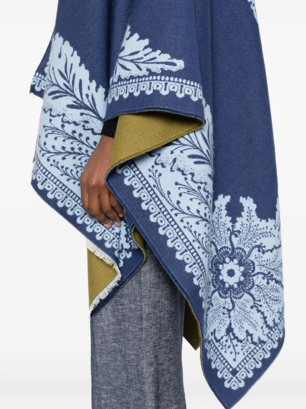 La DoubleJ Poncho met paisley-print en franje Blauw