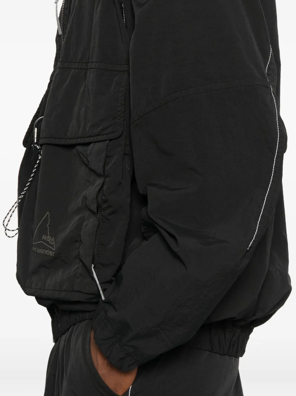 ROA x And Wander jack met capuchon Zwart