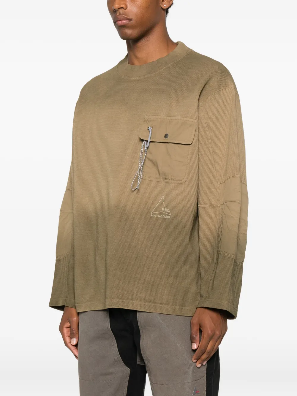 ROA x And Wander geverfd T-shirt Bruin