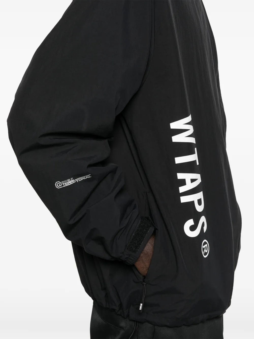 WTAPS ウインドブレーカー | ブラック | FARFETCH JP