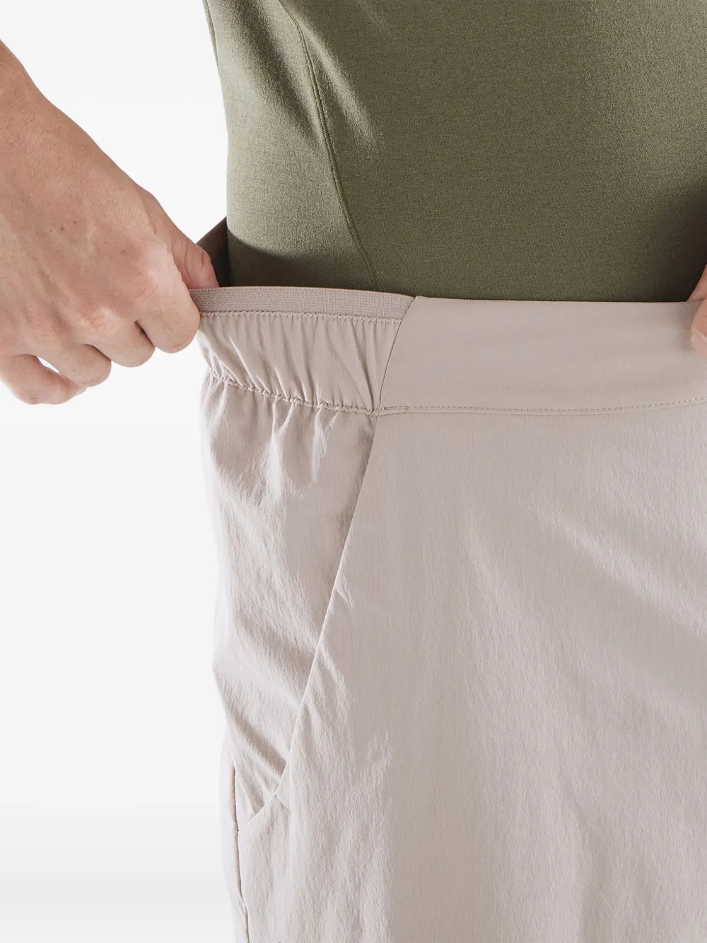 Salomon Wayfarer Ease shorts met elastische tailleband Grijs