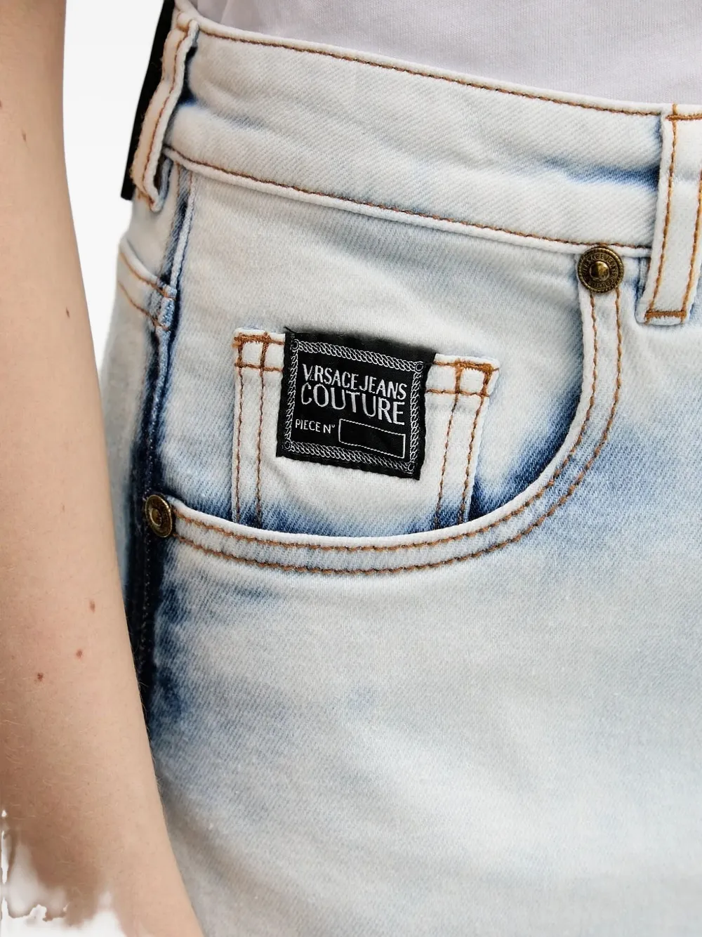 Versace Jeans Couture Shorts met franje afwerking en logopatch Blauw