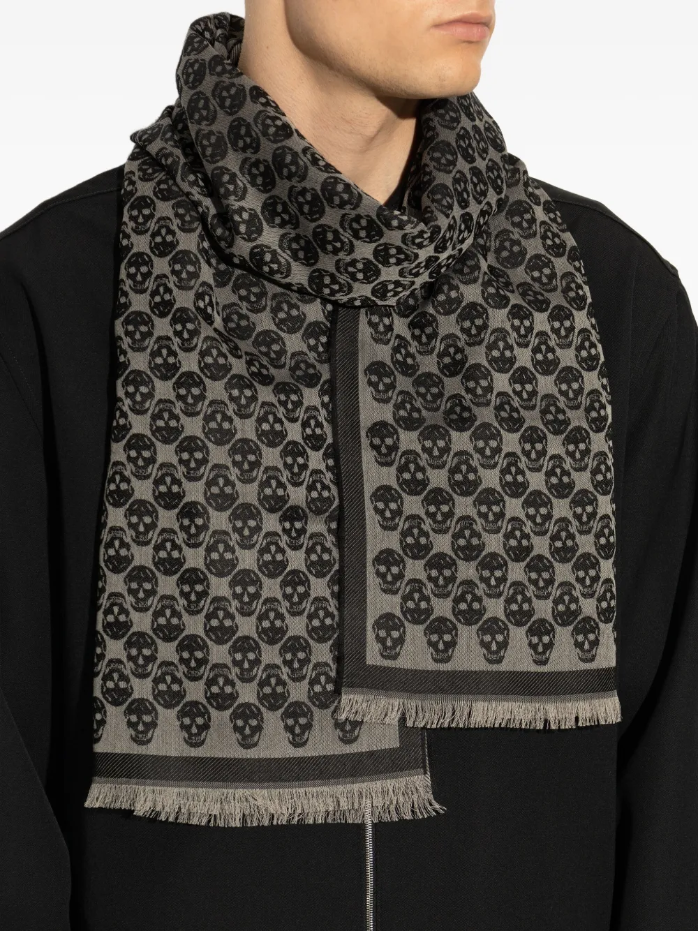 Alexander McQueen Sjaal met doodskoppatroon en franje Zwart